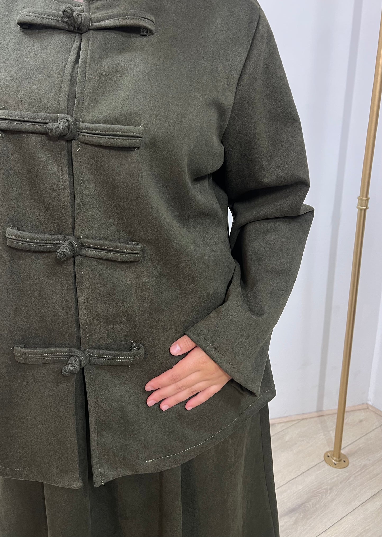 Twinset (met rok) en knoopdetails