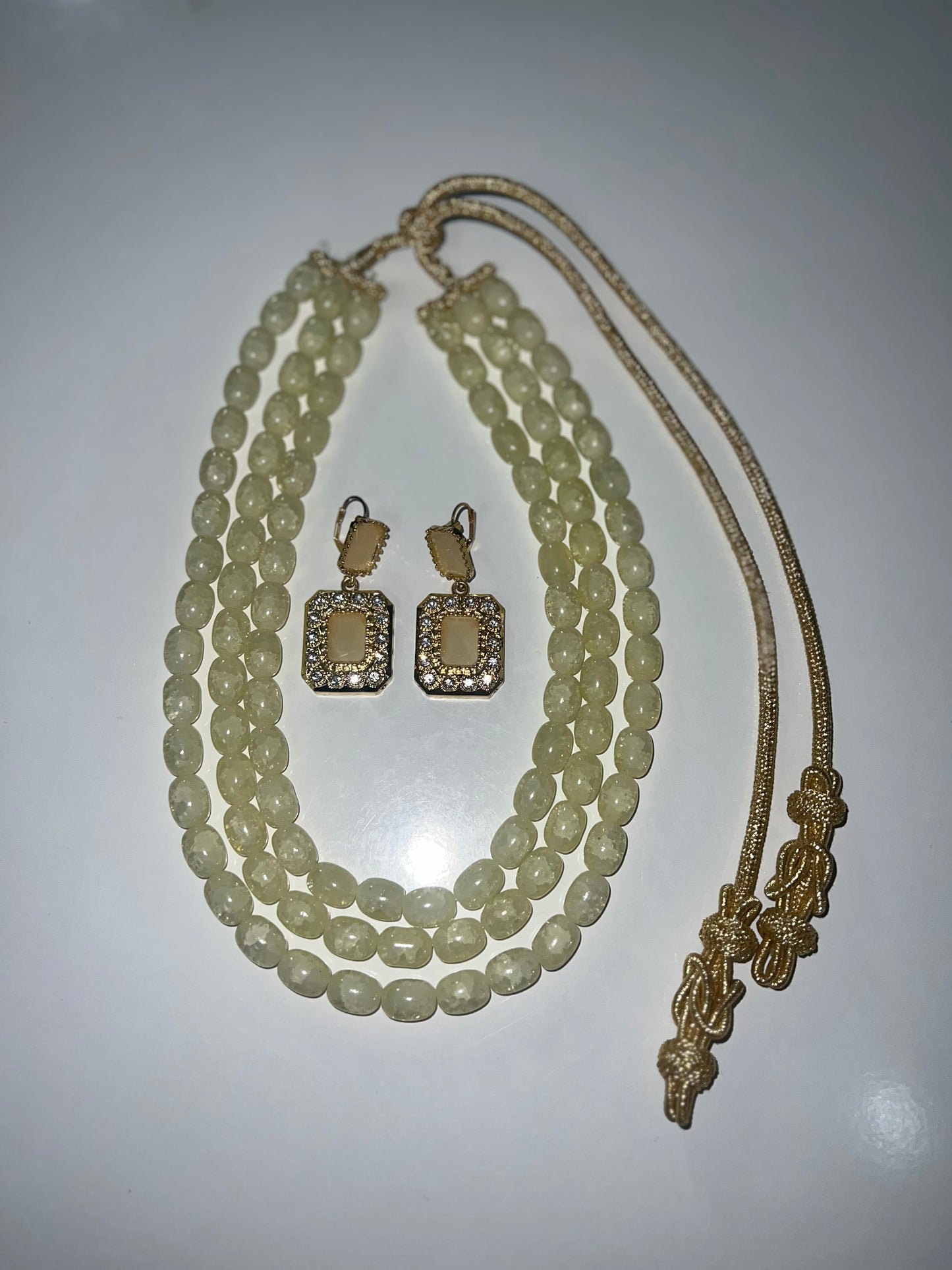 Traditionele sieraden - Kralenketting crème