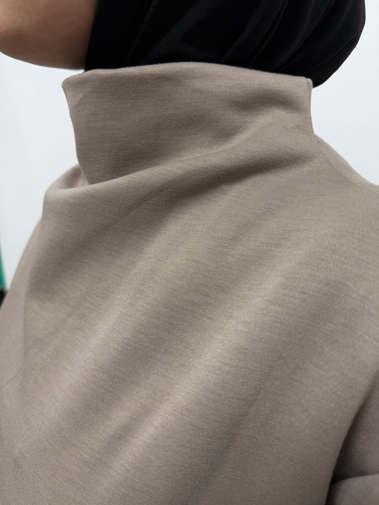 NIEUW - Jurk met hoge hals