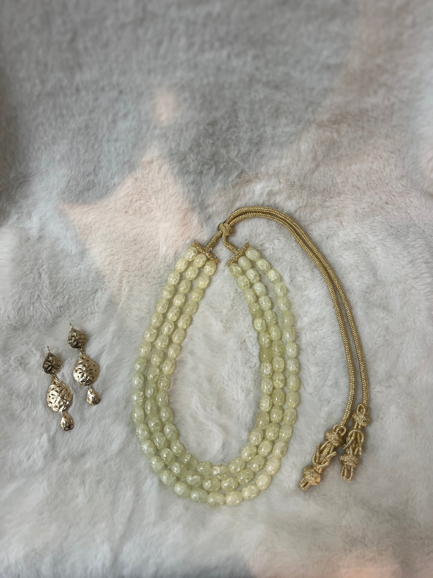 Traditionele sieraden - Kralenketting crème