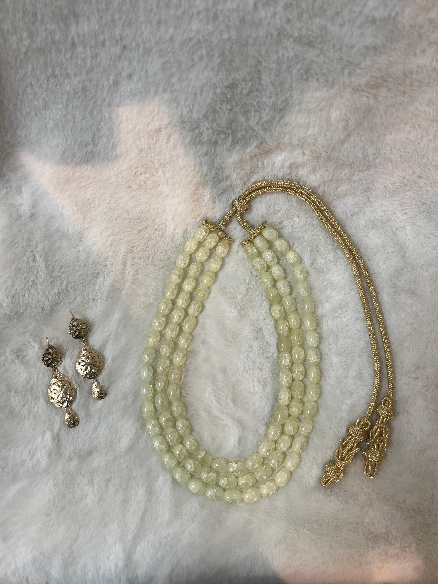 Traditionele sieraden - Kralenketting crème