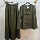 Twinset (met rok) en knoopdetails