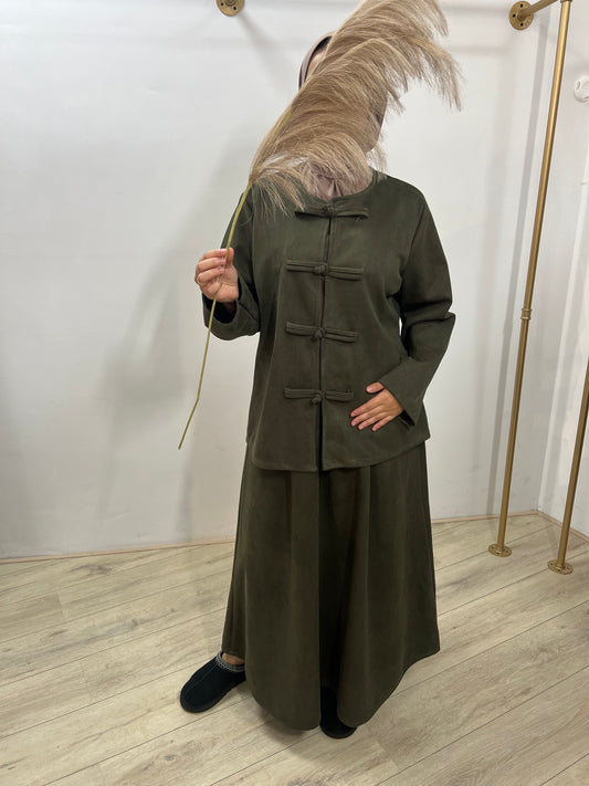 Twinset (met rok) en knoopdetails