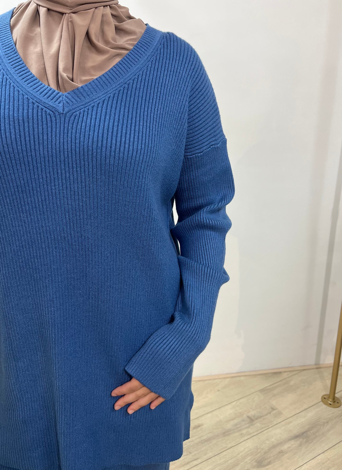 Twinset met rok en v-hals