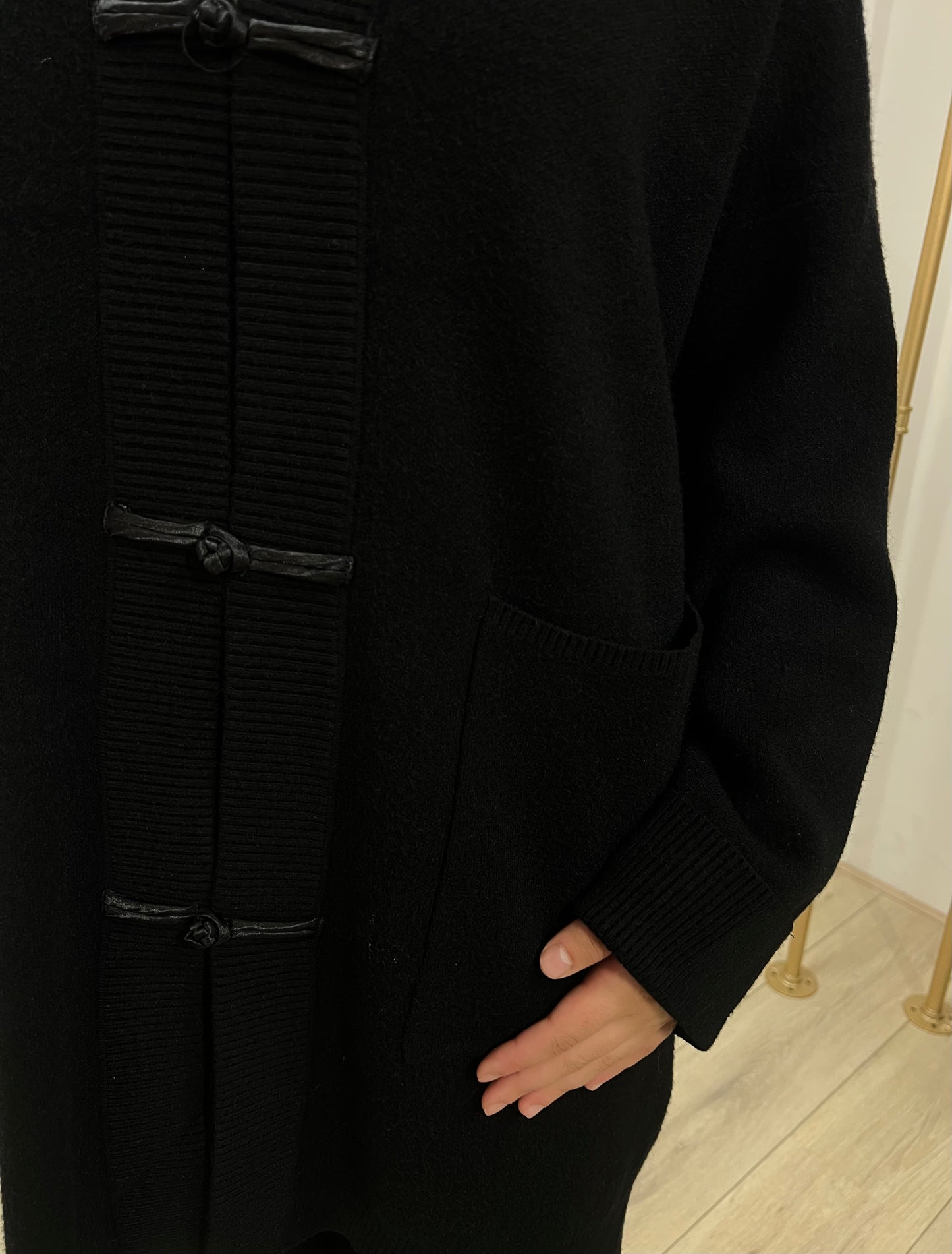 Twinset met knoop details en lage v-hals